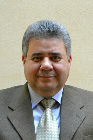 رئيس جامعة بنها يتسلم خطة الجامعة الإستراتيجية 2017 : 2022