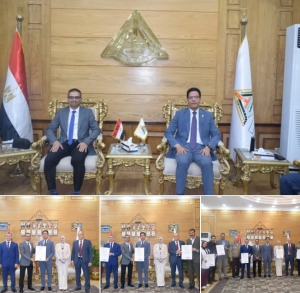 رئيس جامعة بنها يتسلم شهادات الأيزو لإدارة الجامعة وقطاع المدن الجامعية من الجهة المانحة